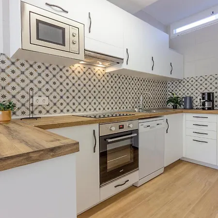 Apartament Lovely In With Kitchen