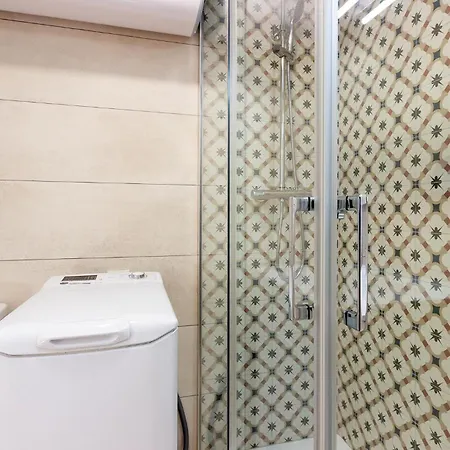 Lovely In With Kitchen Apartment *